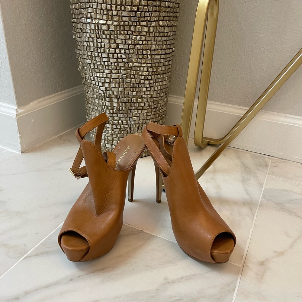 BCBGENERATION STRAP HIGH HEEL SHOES